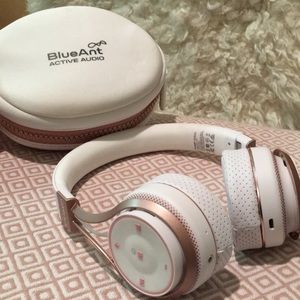BlueAnt pump soul headphones